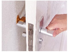門把手應該如何拆除？